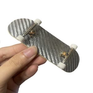 Jeesen oem odm מיני עץ סקייטבורד חם מכירה מותאם אישית לוח לייזר אצבע חלקים סקייטבורד - Product Image 4