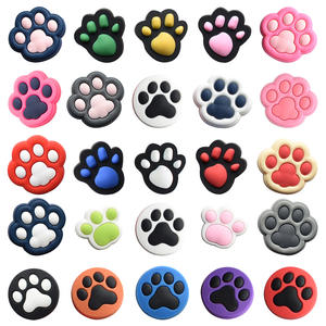 रंगीन pvc पालतू paw जूते के चारपाई चमकदार पाव प्रिंट डिजाइन डिय सहायक उपकरण ऊपरी पशु प्रेमी जूते फजियान को सजाते हैं। - Product Image 2