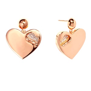 Joyería de moda Milskye, pendientes de tuerca de circón con gota de corazón rasgado de latón de oro de 18 quilates - Product Image 5