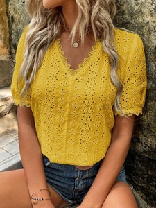 2025 été femmes T-<span class=keywords><strong>shirt</strong></span> décontracté col en v à manches courtes dentelle <span class=keywords><strong>Blouse</strong></span> couleur Pure coupe ample Simple mode non tissé méthode de tissage - Product Image 5
