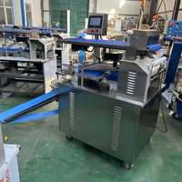 Machine à faire des mommo/baozi entièrement automatique Yifeng, grande capacité, capacité de 3600 unités/heure, multi-tension, pour les mommo/baozi.