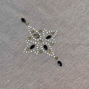 Großhandel Dubai Mode Modal-Schal mit Blumenmuster aus Baumwolle, Luxus Premium Jersey-Hijab mit Strasssteinen für Damen - Product Image 5