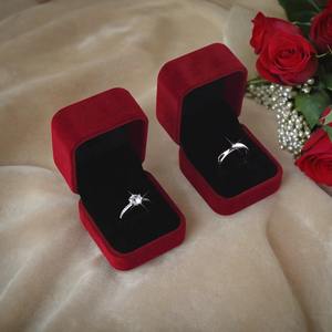 Estuche y Caja de Exhibición de Joyería de Terciopelo Cuadrado Simple de Lujo para Anillo Individual, Regalo de Compromiso/Boda, Presentación de Propuesta - Product Image 1