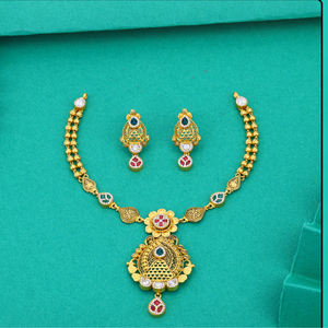 Elegante conjunto de collar tradicional de oro con aretes a juego, diseño de templo, joyería nupcial hecha a mano con detalles intrincados. - Product Image 1