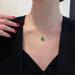 Collier personnalisé en acier inoxydable plaqué <span class=keywords><strong>or</strong></span> 18 carats, bijoux en jade, nouveau pendentif en forme de gourde en jade blanc pour femmes - Product Image 2