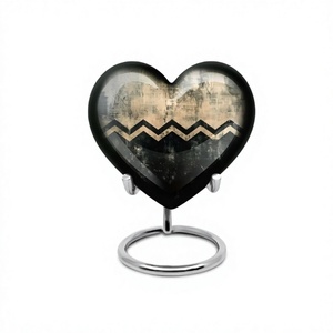 Urna de cremación de corazón con patrón de Zig Zag único negro mate para cenizas de adultos, urna decorativa de corazón grande para cenizas humanas con bolsa gratis - Product Image 1