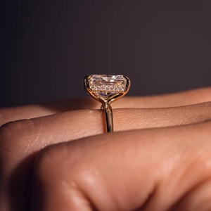 Anillo de Compromiso Personalizado con Corte Radiante de 1 Quilate, Anillos de Diamantes con Certificado IGI, Anillo de Diamantes Cultivados en Laboratorio en Oro Rosa de 14 Quilates - Product Image 4