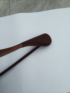<span class=keywords><strong>Appendiabiti</strong></span> in legno antiscivolo all'ingrosso, con spalle in velluto floccato, per abiti di lusso - Product Image 4