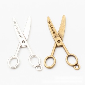 Breloque en alliage de zinc en forme de ciseaux ouverts, motif outil de couture <span class=keywords><strong>pour</strong></span> la décoration de badges de rétret de quilting - Product Image 5