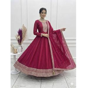 Robe évasée traditionnelle indienne TENNECY avec broderie miroir et ensemble dupatta en pure soie Vichitra infroissable pour les fêtes estivales – Excellent rapport qualité-prix - Product Image 1