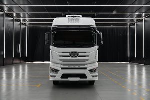 Nouveau tracteur routier FAW J7 6x4 à conduite à droite, Euro V, 550 CV, moteur diesel Fawde, suspension pneumatique, boîte automatique ZF 12 vitesses, caméra arrière - Product Image 3