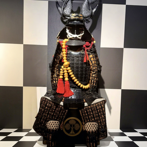 Armadura de Samurái Japonés, Réplica Histórica Pintada en 3D, Decorativa y Coleccionable - Product Image 1