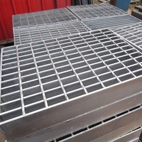 Grille en acier galvanisé à chaud XG, maille soudée avec services de découpe et de pliage pour passerelles et plateformes industrielles