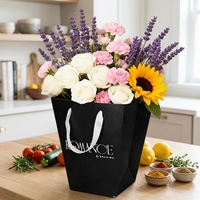 Sac en papier blanc écologique personnalisé de style classique avec poignée en ruban pour l'emballage promotionnel de fleurs fraîches, de bougies et d'artisanat