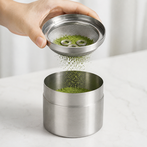 Recipiente <span class=keywords><strong>de</strong></span> Acero Inoxidable <span class=keywords><strong>de</strong></span> 300 ml para Tamizar Matcha, Recipiente <span class=keywords><strong>de</strong></span> Almacenamiento <span class=keywords><strong>de</strong></span> Té en Polvo <span class=keywords><strong>de</strong></span> Malla Fina con Anillos Agitadores - Product Image 1