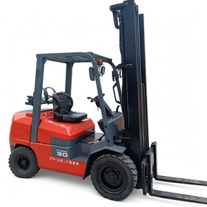 Chariot élévateur diesel Toyota, capacité 30 tonnes, couleur rouge, avec siège et mécanisme de levage de mât, pour usage industriel - Product Image 1