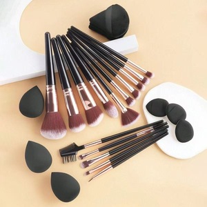 Set di Pennelli da Trucco Vegani Portatili da 15 Pezzi con Basso MOQ, Pennello da Barba, Kit Personalizzato <span class=keywords><strong>per</strong></span> Fondotinta in Polvere e Occhi, Borsa Rosa Premium - Product Image 3