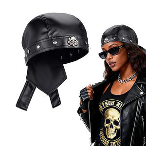 قبعة بانك روك سوداء بتصميم قرصان، مزينة بشعار جمجمة جلدي ومسامير، قبعة عصرية لمهرجانات الموسيقى والحفلات القوطية، غطاء رأس جريء. - Product Image 1