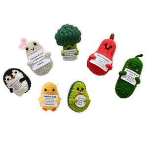 Los Adolescentes Hacen Muñecas de Ganchillo con Tarjetas Usando Energía Positiva, Pepinos, Papas, Frutas, Verduras y <span class=keywords><strong>Lana</strong></span> Hecha a Mano - Product Image 1