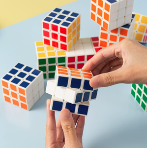 Cubo Magico Portatile 3x3 Mini, Gioco Antistress in Materiale ABS, Perfetto per Regali di Compleanno per Bambini e Omaggi Personalizzati - Product Image 4