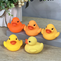 Cadeau promotionnel bébé bain piscine jouet vinyle Animal en vrac 5.5CM Mini canard en caoutchouc coloré