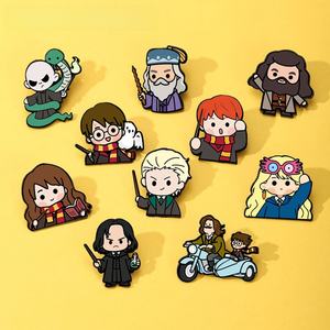 Badge <span class=keywords><strong>de</strong></span> dessin animé <span class=keywords><strong>Harry</strong></span> <span class=keywords><strong>Potter</strong></span>, <span class=keywords><strong>film</strong></span> et télévision, anime, académie <span class=keywords><strong>de</strong></span> magie, accessoire, broche, trousse à crayons, décoration <span class=keywords><strong>de</strong></span> sac d'école - Product Image 1