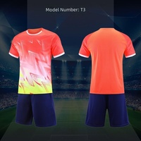 Ensemble de maillots de football personnalisés vert et blanc 100 % polyester, séchage rapide, respirant, avec impression de nom – En stock pour la vente en gros