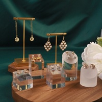 Support de présentation de bijoux en acrylique transparent et léger en forme de T avec étagère métallique pour bracelets, chaînes et joncs
