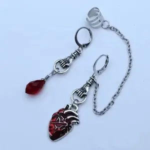 Асимметричные Серьги-манжеты с изображением мигающего сердца, цепочка, зажим для ушей, ювелирные изделия, подарок, готические длинные серьги-подвески с вампиром для женщин