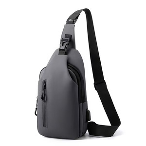 Bolso de Pecho de Lujo para Hombre de Alta Calidad, Bolso de Hombro de Diseño Impermeable con Carga USB para Hombre - Product Image 4