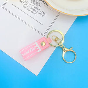 Cordon de poignet court avec boucle de clé en <span class=keywords><strong>pvc</strong></span> en caoutchouc <span class=keywords><strong>souple</strong></span> <span class=keywords><strong>transparent</strong></span> bon marché de couleur bonbon avec porte-clés en métal doré - Product Image 1