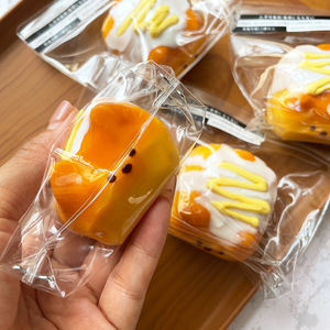 Juguete de apretar de PU unisex con diseño de Shiba Inu y queso, de rebote lento, para descompresión y ventilación, con sensación de barro para juego terapéutico - Product Image 1