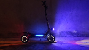 Patinete Eléctrico <span class=keywords><strong>Tomini</strong></span> de Largo Alcance, 5000w Xtron X20 6000w, con Dos Ruedas Gruesas de 11 Pulgadas en Italia - Product Image 2