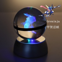 YL-B006 Venta al por Mayor, Cristal Transparente Ecológico de 50 mm con Grabado Láser 3D, Pokébola Greninja con Luz LED para Niños, Regalo