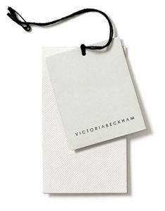 Etiquetas colgantes personalizadas con relieve y grabado; etiquetas de papel con tacto de lujo; logotipos de marcas de ropa; acabado mate; estampado en caliente con lámina. - Product Image 1