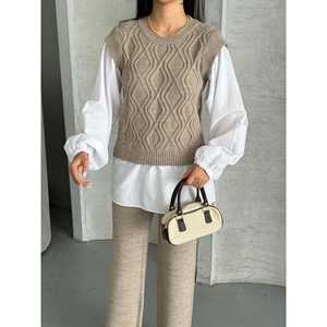 Conjunto de Punto 1561 con Detalles Bordados, Camisa Holgada de Tela de Lana con Estampado - Product Image 2