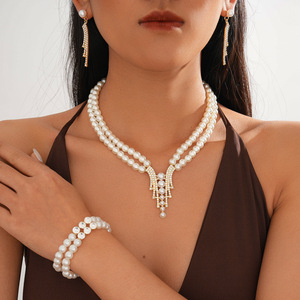 Collier ras-de-cou pour femme personnalisable, hypoallergénique, plaqué or rose, imitation perle incrustée de diamants - Product Image 1
