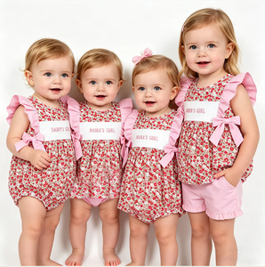 Conjunto de Ropa para Hermanas: Túnica Bordada con Flores 'Niña de Mamá' y Pantalones Cortos con Volantes - Product Image 1