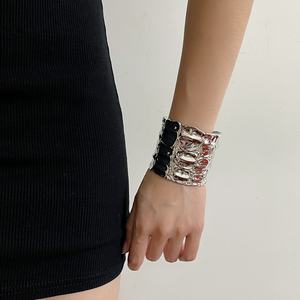 Bracciale di Lusso di Alta Gamma con Stampa Coccodrillo, Sofisticato ed Elegante, Bracciale a Fascia Larga in Lega Metallica Placcata Oro/Argento - Product Image 5