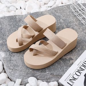 Nouvelle Arrivée – Tongs d'été à semelle épaisse pour femmes, sandales décontractées à talons hauts pour l'extérieur, couvrant les orteils, vente en gros - Product Image 4