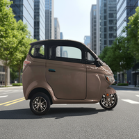Voiture idéale pour les trajets quotidiens, facile à conduire et à stationner, suffisamment spacieuse pour les courses et les visites touristiques.