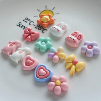 Vente en gros de breloques plates en résine, fleur, lapin, coeur, bijoux à bricoler soi-même, crème, colle, épingle à cheveux, chaussures, matériaux faits à la main, breloques en résine