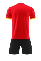 Jersey Sepak Bola Cetak Digital Modern Produksi Massal dengan Pakaian Sepak Bola Berkerah V Berkualitas Tinggi, Lengan Pendek, dan Bernapas.