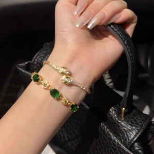 Bracciale a Serpente Placcato Oro con Zirconia Cubica Verde Smeraldo, Bracciale Vintage con Catena a Serpente e Strass per Donna, Gioielli da Festa - Product Image 4