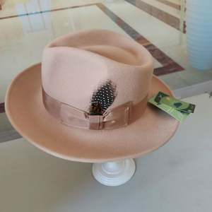 Sombrero Fedora Unisex de Lana H628B con Cinta y Pluma, Gorra de Fieltro de Lana para Caballero, Ideal para Fiestas de Otoño, Banquetes y Escenarios de Jazz al Aire Libre - Product Image 4