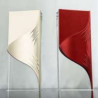 Trophée haut de gamme pour récompense personnalisée en cristal et métal pour employés, idéal pour les réunions annuelles d'entreprise et les événements créatifs.