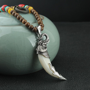 Collar Tibetano Vintage de Plata de Nepal, Cadena de Aleación, Colgante de Diente de Lobo, Cuentas de Madera, Regalo de la Suerte, Accesorios de Oración, Unisex - Product Image 1