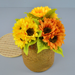 Bouquet de tournesols artificiels Dongchen Arts Crafts en fil plastique et tissu, jaune-orange, pour décoration de table, vitrine et photographie - Product Image 1