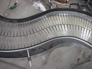 Roestvrijstalen Transportband Met Roestvrijstalen Nivellerende Voeten Om Glazen Flessen Te Vervoeren - Product Image 6