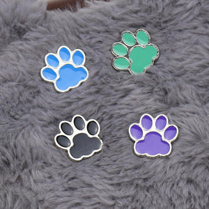 Lindo Metal Pin insignias bolsa camisas broches con perro gato pata garras huellas impresión aleación Peltre accesorios empaquetados a granel - Product Image 2